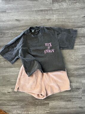 Relaxed Cropped Short Sleeve Tee with Pink Script